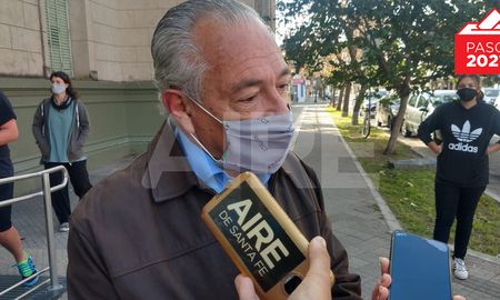 El precandidato a diputado nacional, Mario Barletta, emitió su voto en la escuela Industrial Superior. El precandidato a diputado nacional, Mario Barletta, emitió su voto en la escuela Industrial Superior.