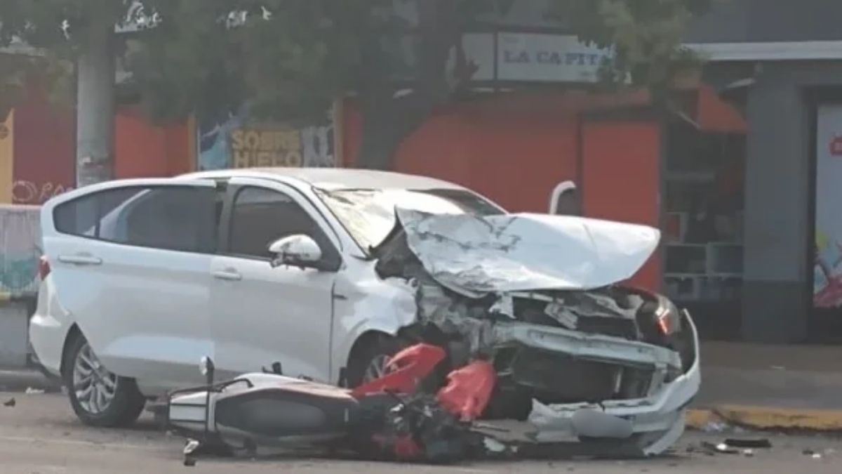 El choque ocurrió en la esquina de avenida Independencia y Castelli