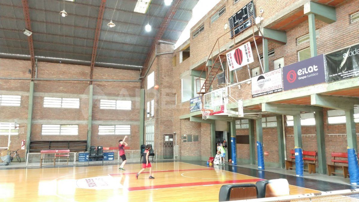 En 14 departamentos de la provincia de Santa Fe los clubes deben cerrar hasta el 21 de mayo.