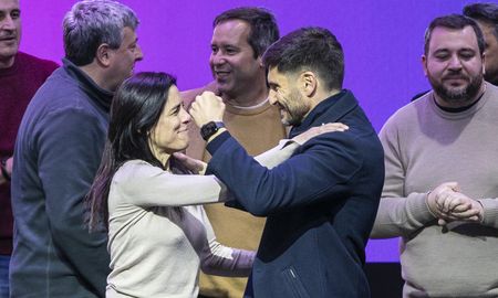 La concejal electa Carolina Labayrú junto al gobernador Maximiliano Pullaro. La concejal electa Carolina Labayrú junto al gobernador Maximiliano Pullaro.