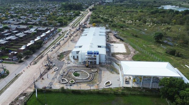 “Este edificio clave para la educación pública es una de las obras que el gobernador decidió reactivar al inicio de la gestión”, recordó el ministro de Obras Públicas, Lisandro Enrico.