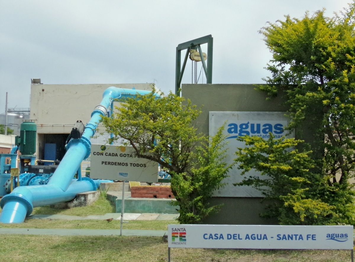 En octubre, se reiniciaron las obras de ampliación de la planta potabilizadora de agua de Santa Fe y también la de Rosario. En octubre, se reiniciaron las obras de ampliación de la planta potabilizadora de agua de Santa Fe y también la de Rosario.