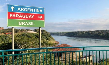 En la Triple Frontera podría desentrañarse una pista fundamental respecto al atentado a la AMIA. En la Triple Frontera podría desentrañarse una pista fundamental respecto al atentado a la AMIA.