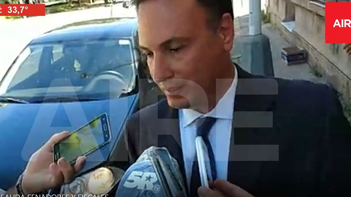 “En el texto de los fiscales se sostiene que el senador Traferri es organizador de una asociación delictiva, y eso exige tener los elementos que lo pongan en esa situación”, indicó Enrico quien además reconoció que “esperábamos que en esta reunión hubiera más elementos probatorios, sin decirlas, pero al menos indicarlas”.