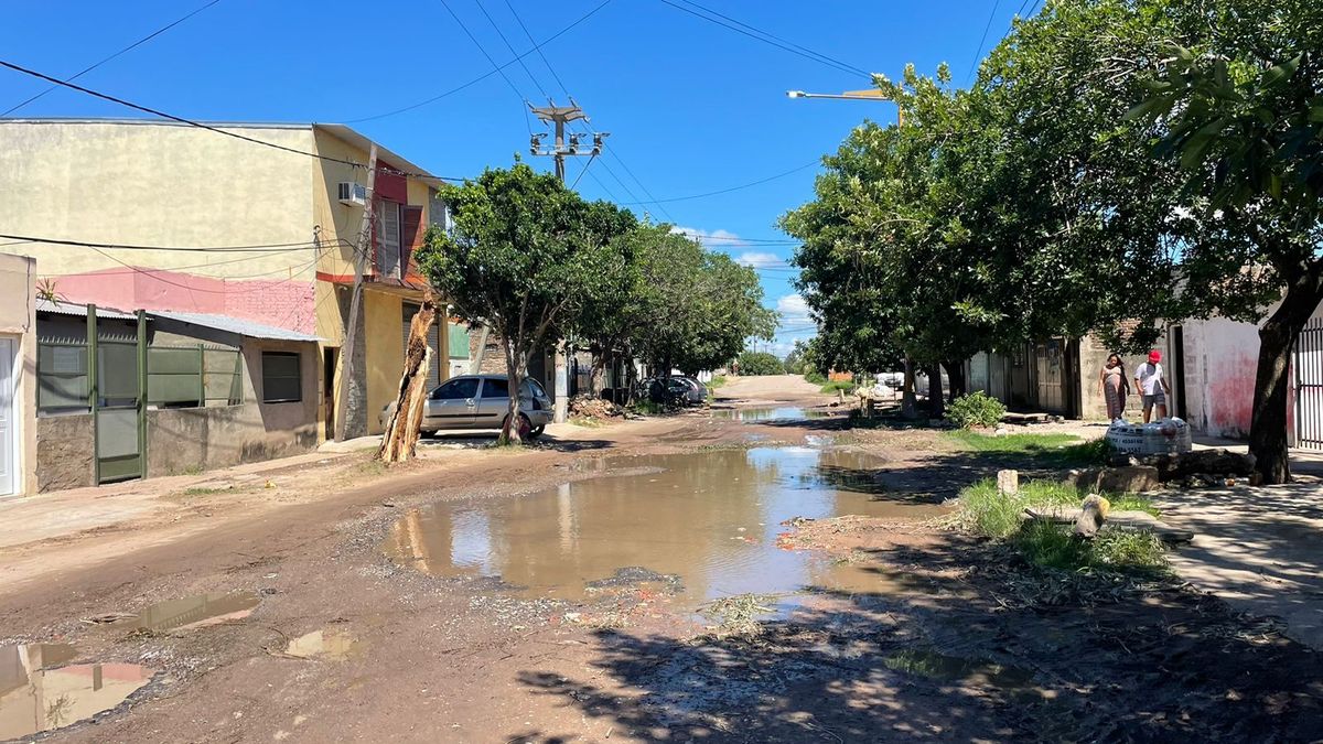 El problema de la acumulación de agua comenzó hace dos meses. El problema de la acumulación de agua comenzó hace dos meses.