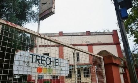 El Gobierno nacional ordenó desalojar una fábrica de jugos ubicada en la zona norte de Rosario, y la medida encendió la alarma entre trabajadores y vecinos de la zona. El Gobierno nacional ordenó desalojar una fábrica de jugos ubicada en la zona norte de Rosario, y la medida encendió la alarma entre trabajadores y vecinos de la zona.