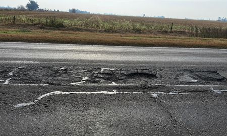 El mal estado de las rutas preocupa a los usuarios del país. El mal estado de las rutas preocupa a los usuarios del país.