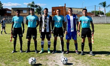 Banco y Deportivo Santa Rosa disputarán el segundo ascenso a la máxima de la Liga Santafesina de Fútbol. Banco y Deportivo Santa Rosa disputarán el segundo ascenso a la máxima de la Liga Santafesina de Fútbol.