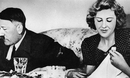 Adolf Hitler y su esposa. Adolf Hitler y su esposa.