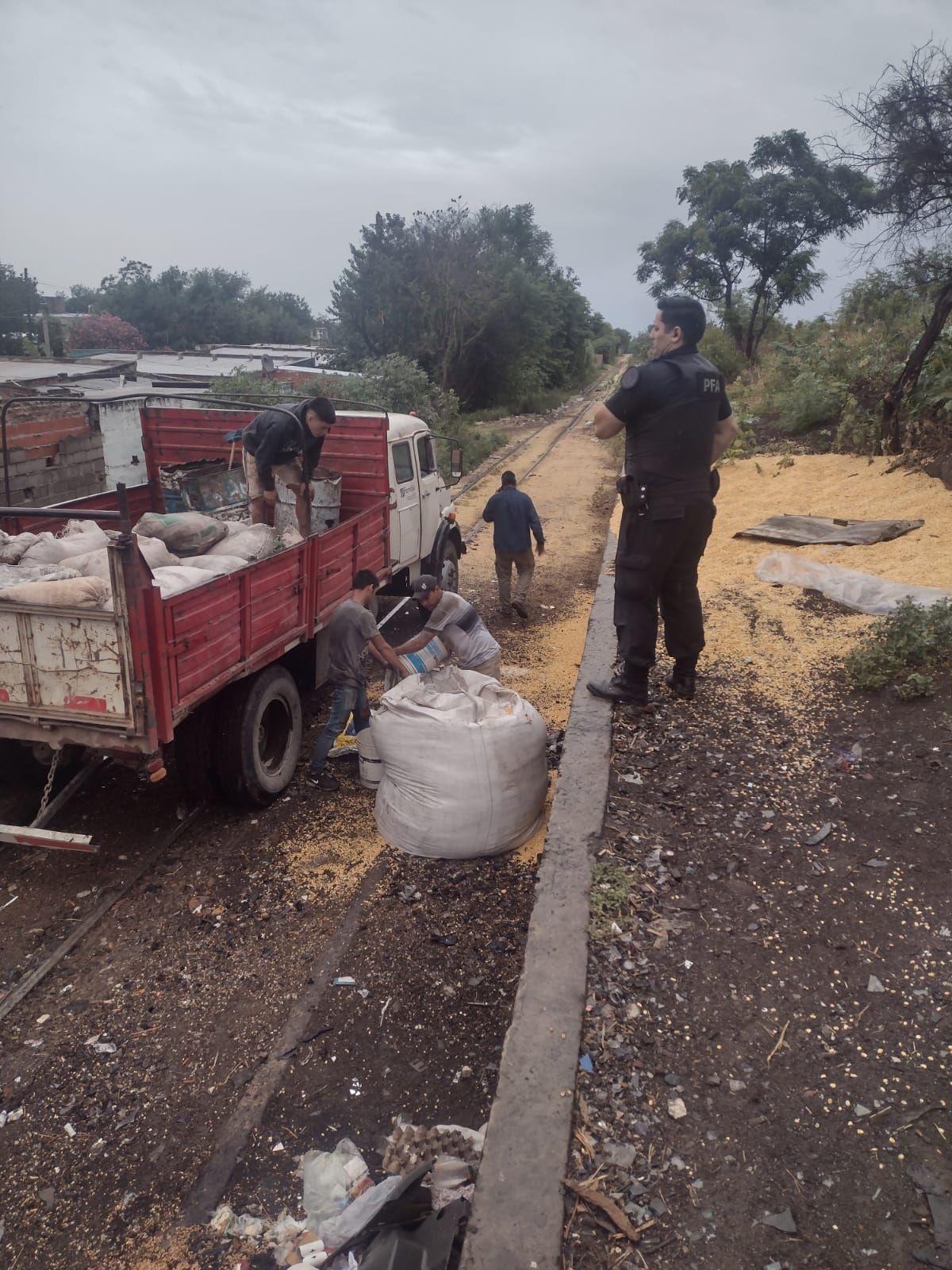 El allanamiento tiene relación con una denuncia de robo realizada por la empresa ferroviaria en los últimos días. 