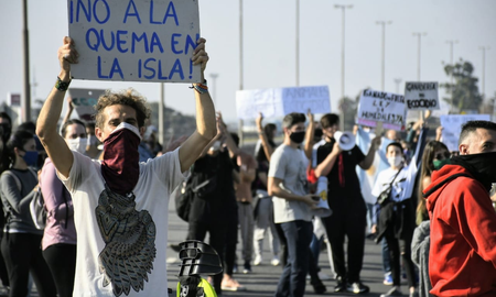 Cortaron el puente Rosario-Victoria en protesta por las quemas en las islas del Delta Cortaron el puente Rosario-Victoria en protesta por las quemas en las islas del Delta