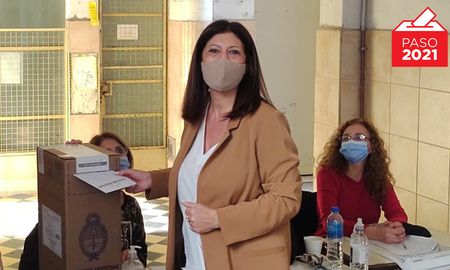 La precandidata a senadora nacional por el Frente Amplio Progresista, Clara García, votó este domingo en Rosario. La precandidata a senadora nacional por el Frente Amplio Progresista, Clara García, votó este domingo en Rosario.