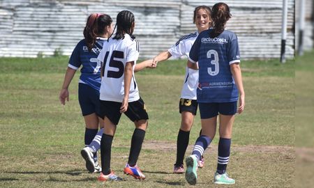 Hace más de 10 años que en la Liga Santafesina se disputan torneos de futbol femenino. Hace más de 10 años que en la Liga Santafesina se disputan torneos de futbol femenino.