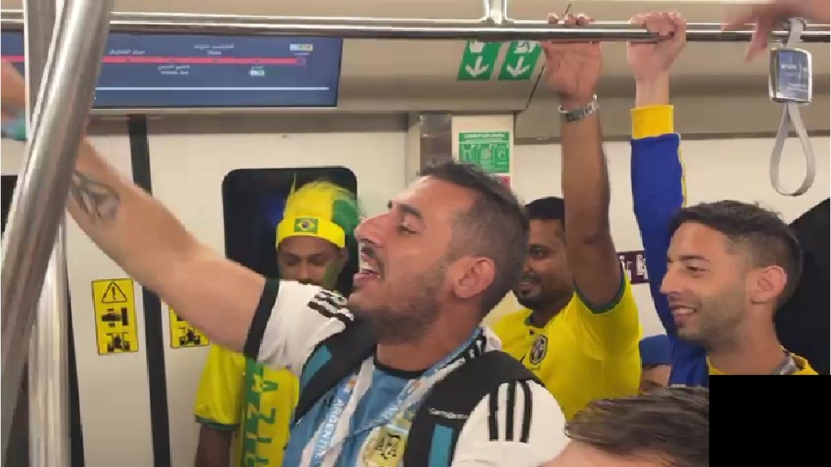 Hinchas de Brasil y Argentina se cruzaron en el subte y hubo duelos de cánticos de cancha.