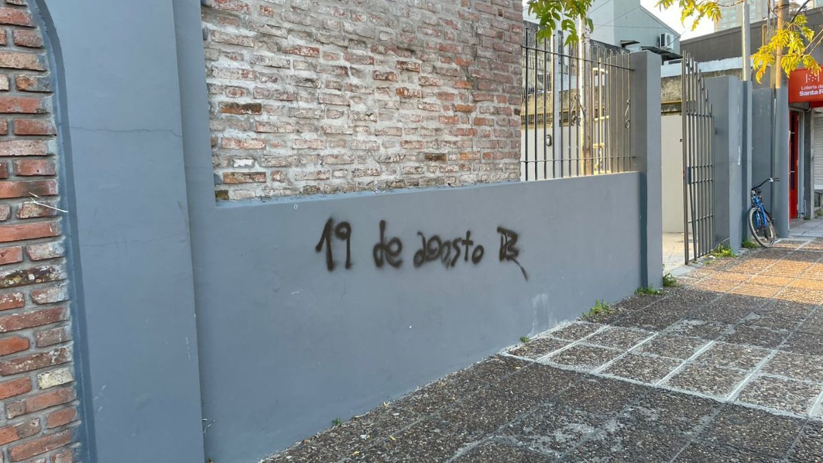 La pintada refiere a la fecha del ataque