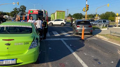 Ruta Provincial 1: un fuerte accidente de tránsito entre un camión y dos automóviles generó un caos vehicular
