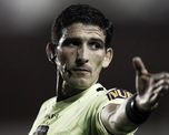 Merlos dirigió 10 veces a Vélez, de los cuales hubo 6 triunfos para los de Liniers, 3 empates y 1 derrota. Será la segunda vez que arbitre un Colón Vs. Vélez Merlos dirigió 10 veces a Vélez, de los cuales hubo 6 triunfos para los de Liniers, 3 empates y 1 derrota. Será la segunda vez que arbitre un Colón Vs. Vélez