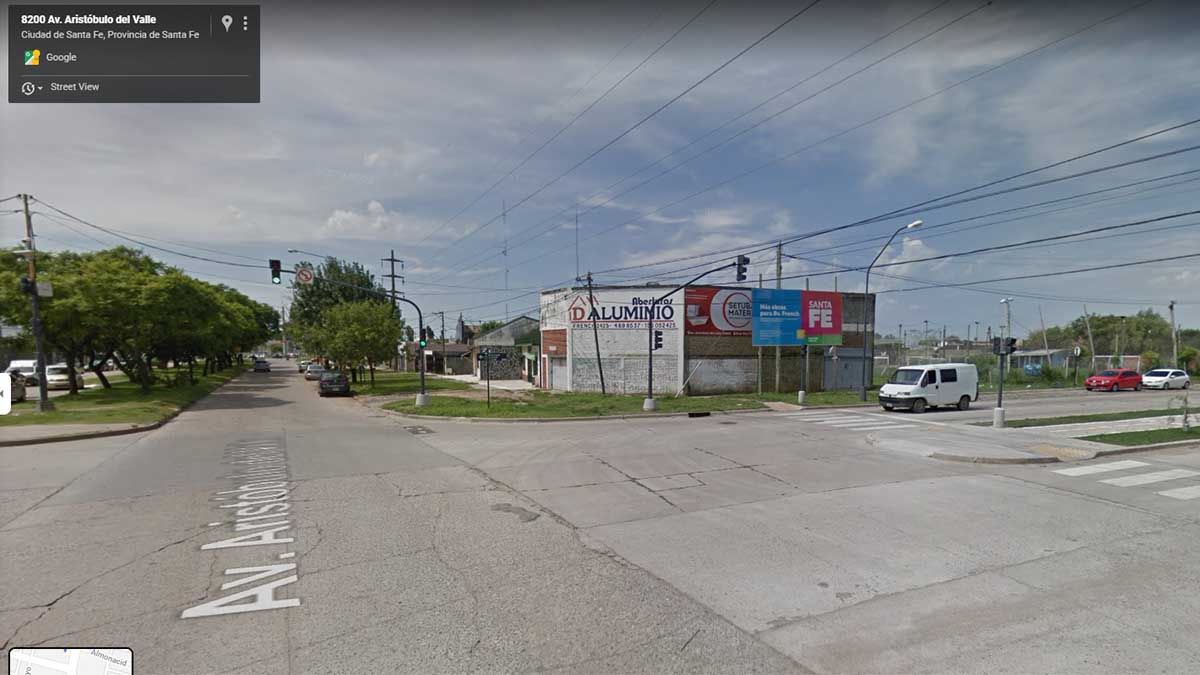 El martes por la noche un adolescente recibió un disparo de arma de fuego mientras jugaba un partido de fútbol 5 en las canchas ubicadas en Aristóbulo del Valle y French