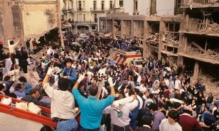 La medida fue adoptada a pedido de la Unidad Fiscal AMIA y se fundamenta en la reciente sanción de la ley de juicio en ausencia. La medida fue adoptada a pedido de la Unidad Fiscal AMIA y se fundamenta en la reciente sanción de la ley de juicio en ausencia.