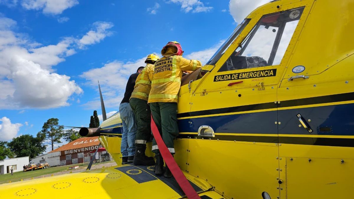 El gobierno de la provincia de Santa Fe asegura que de esta manera se cuenta con un grupo de brigadistas más preparados para enfrentar incendios forestales. El gobierno de la provincia de Santa Fe asegura que de esta manera se cuenta con un grupo de brigadistas más preparados para enfrentar incendios forestales.
