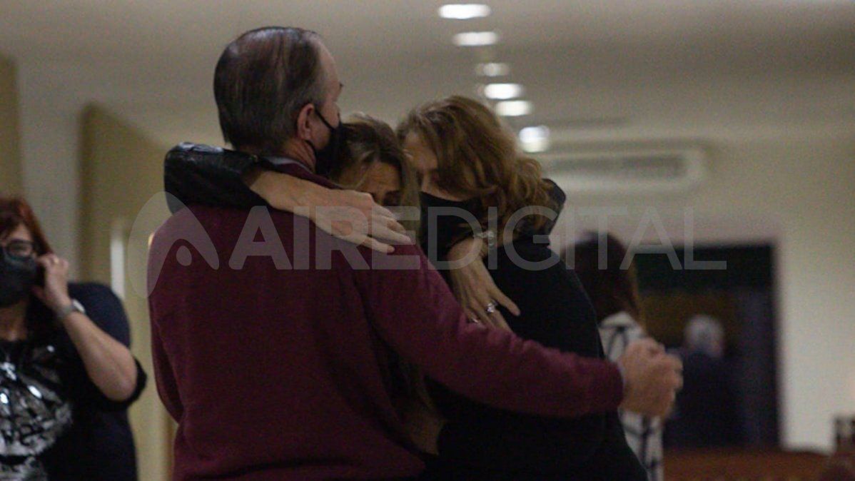 Con mucha congoja, los familiares más cercanos despidieron al exgobernador de Santa Fe.