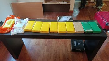 Roldán: allanaron un domicilio ligado a un narco preso y secuestraron 12 kilos de cocaína