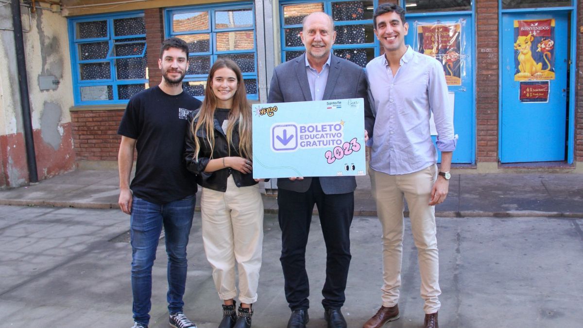 El gobernador Omar Perotti implementó el Boleto Educativo Gratuito en la provincia de Santa Fe.