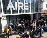La gente sigue acercándose a cambiar figuritas a la vereda de AIRE. La gente sigue acercándose a cambiar figuritas a la vereda de AIRE.