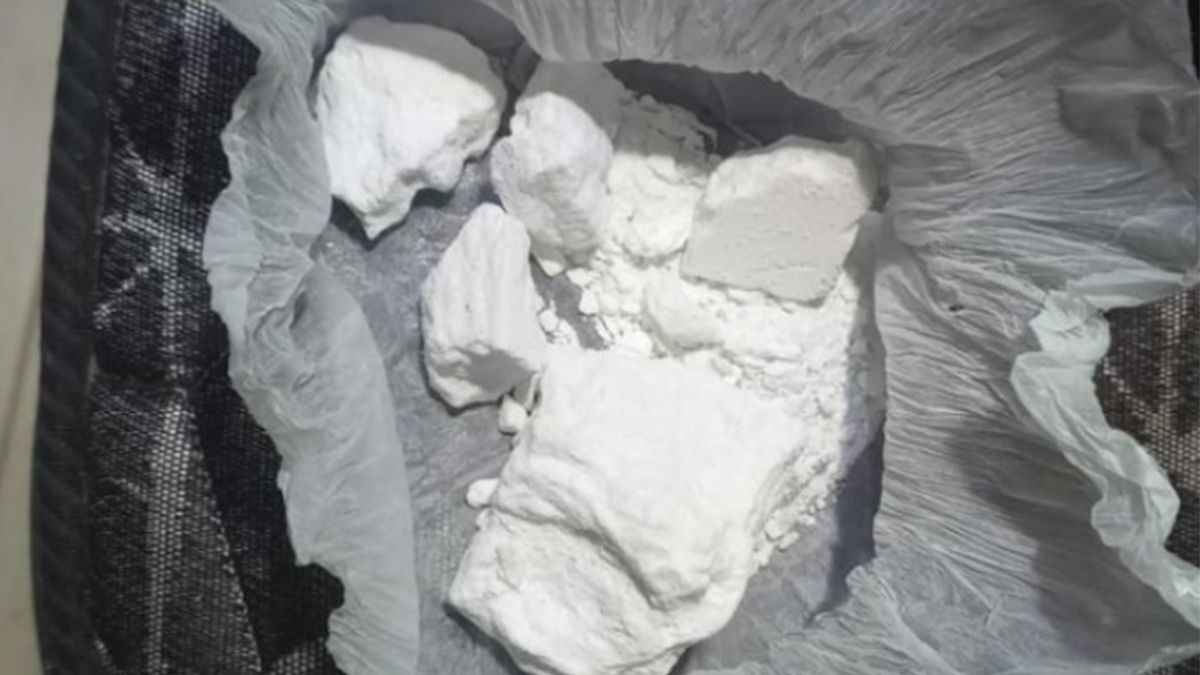La cocaína que los detectives hallaron en el domicilio del hombre investigado por violencia de género. La cocaína que los detectives hallaron en el domicilio del hombre investigado por violencia de género.
