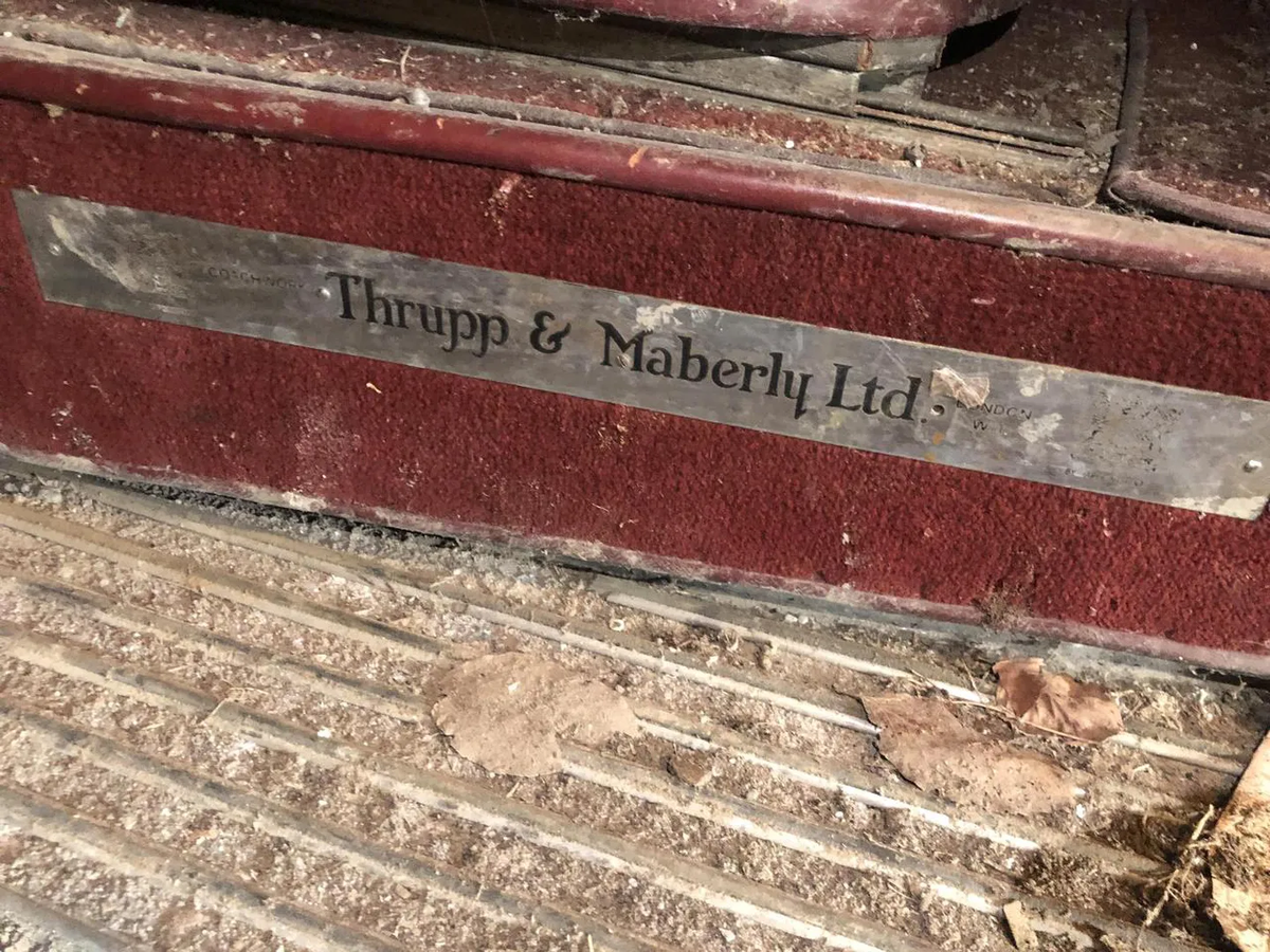 Derby Bentley de 1935, abandonado en un granero. Foto: Charterhouse Cars Auctions.