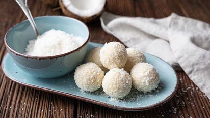 Bombones de coco y yogur sin azúcar: la receta de snack saludable que es viral