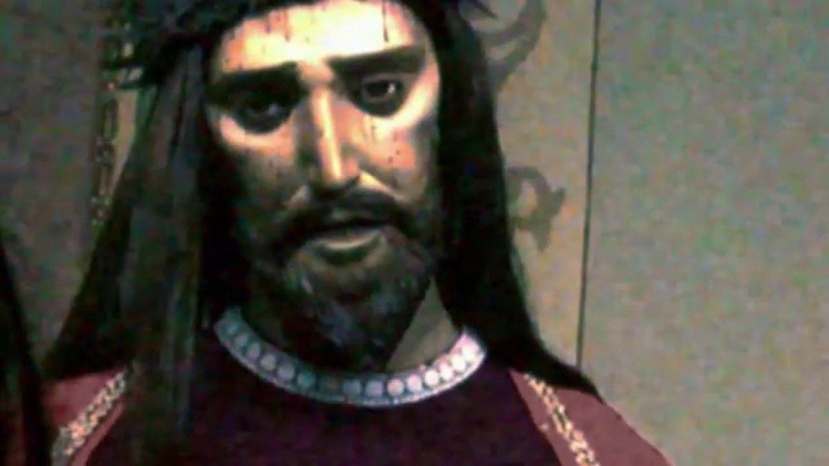 Video: captaron el momento en el que una imagen de Jesús abrió los ojos