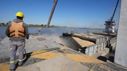 El Puerto de Santa Fe volvió a ser escenario de la actividad productiva con la partida de un nuevo embarque de granos.&nbsp;