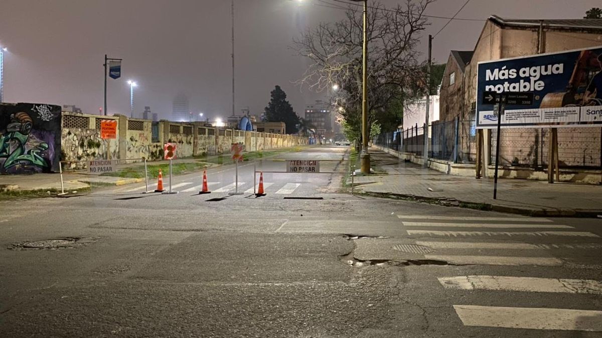El cierre de calle Gobernador Candioti al 1400, por las obras de ampliación de la planta potabilizadora de Assa, comenzó a principios de julio y se prevé que se extienda por dos años. 