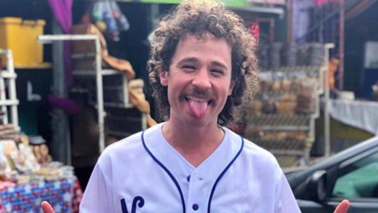 Luisito Comunica en el ojo de la tormenta.