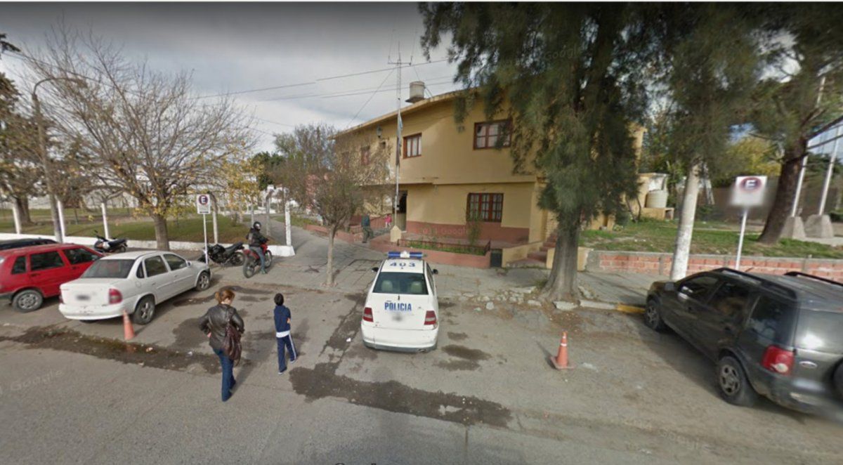 Un policía fue condenado a 14 años de cárcel por abusar de una adolescente en una comisaría