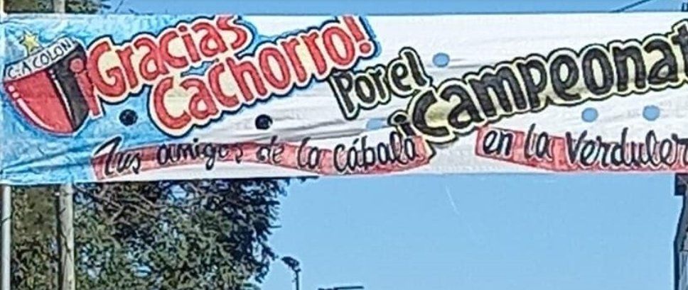 Vecinos de Leonardo Burián colgaron un pasacalle.