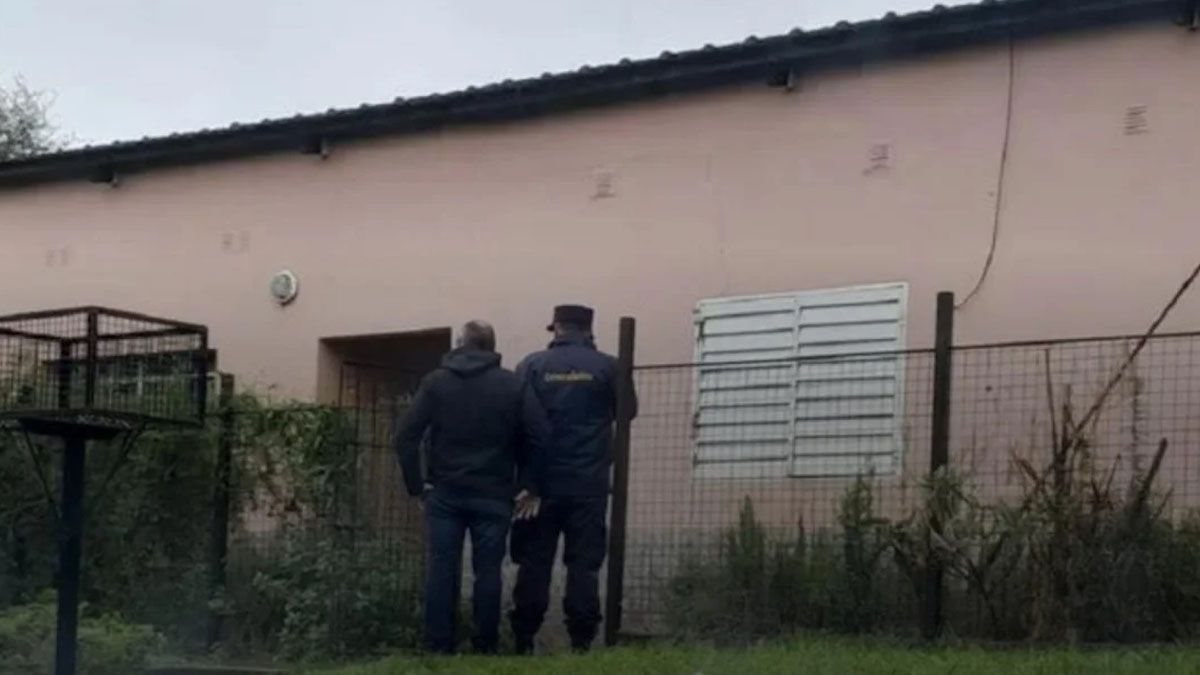 El presunto doble parricidio sucedió en una casa de calle Elio Gieco entre Ensenada y Falucho, en Diamante, Entre Ríos. El presunto doble parricidio sucedió en una casa de calle Elio Gieco entre Ensenada y Falucho, en Diamante, Entre Ríos.
