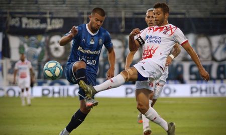 Gimnasia y Esgrima (LP) y Huracán igualaron sin goles y consiguieron su pasaje a la Zona Campeonato de la Copa Diego Maradona. Gimnasia y Esgrima (LP) y Huracán igualaron sin goles y consiguieron su pasaje a la Zona Campeonato de la Copa Diego Maradona.