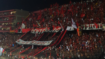El hincha de Colón acompañó al equipo de Iván Delfino en su estreno ante CADU