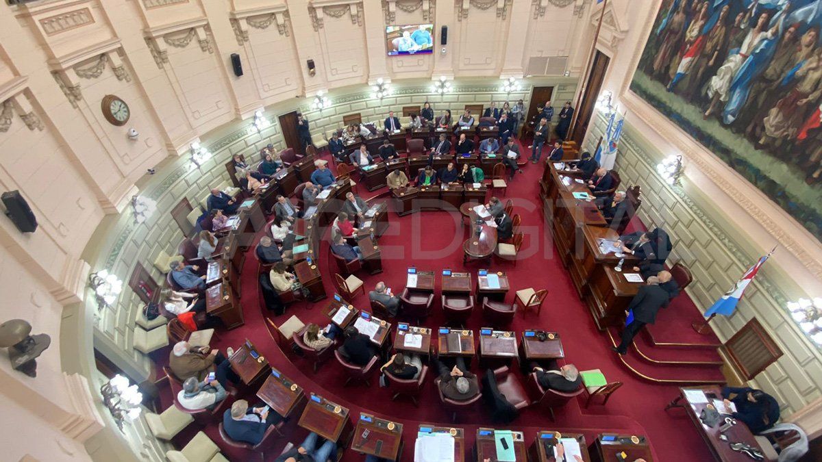 En sesión conjunta, la Legislatura removió preventivamente al funcionario del MPA. En sesión conjunta, la Legislatura removió preventivamente al funcionario del MPA.