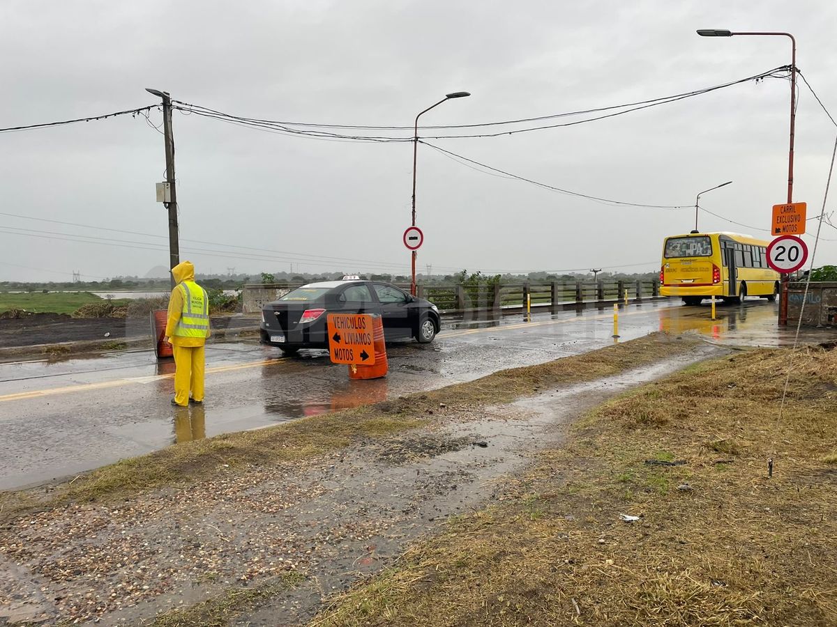Así luce el acceso al puente Bailey en su primer día de intensa lluvia. Así luce el acceso al puente Bailey en su primer día de intensa lluvia.