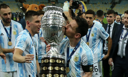 Los argentinos competirán por los galardones de mejor futbolista, mejor arquero y mejor director técnico, respectivamente Los argentinos competirán por los galardones de mejor futbolista, mejor arquero y mejor director técnico, respectivamente