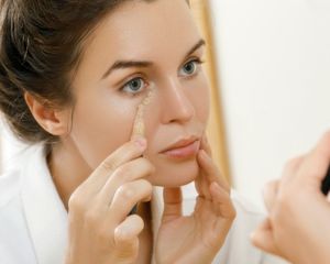 La guía de los expertos para aplicar el maquillaje y lograr una piel perfecta. La guía de los expertos para aplicar el maquillaje y lograr una piel perfecta.