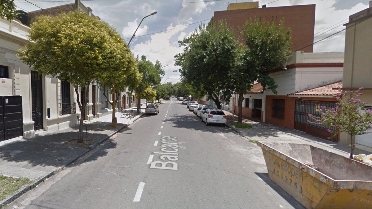 Toda la secuencia del robo quedó registrada en las cámaras de seguridad de la zona.