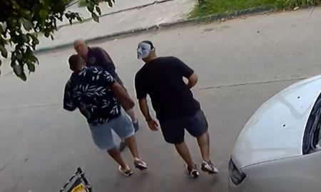 Un policía retirado asesinó de un disparo en la panza a un colectivero de la línea 109, tras una discusión en Navidad. Todo quedó registrado en videos. Un policía retirado asesinó de un disparo en la panza a un colectivero de la línea 109, tras una discusión en Navidad. Todo quedó registrado en videos.