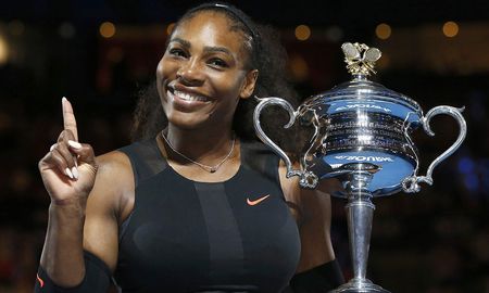La más grande atleta y jugadora de tenis de la Era Abierta y la receptora de más galardones de la WTA de todos los tiempos, Serena se ha sobrepuesto a retos insuperables para ganar cuatro torneos Grand Slam, 73 campeonatos individuales y 23 dobles, y medallas de oro en los juegos olímpicos del 2000 (dobles), 2008 (dobles) y 2012 (individuales). La más grande atleta y jugadora de tenis de la Era Abierta y la receptora de más galardones de la WTA de todos los tiempos, Serena se ha sobrepuesto a retos insuperables para ganar cuatro torneos Grand Slam, 73 campeonatos individuales y 23 dobles, y medallas de oro en los juegos olímpicos del 2000 (dobles), 2008 (dobles) y 2012 (individuales).