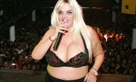 Lía Crucet es una de las máximas divas de la movida tropical. Lía Crucet es una de las máximas divas de la movida tropical.