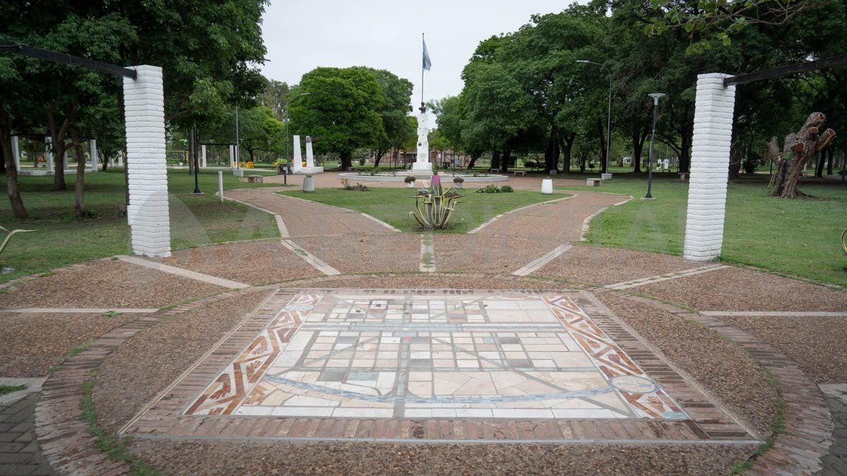 Hersilia se convirtió en noticia nacional luego de que se confirmara que de los 3.500 habitantes, 800 habían contraído dengue. Hersilia se convirtió en noticia nacional luego de que se confirmara que de los 3.500 habitantes, 800 habían contraído dengue.