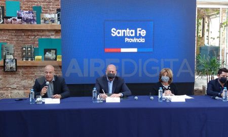 Omar Perotti participó este lunes de la apertura de sobres con las ofertas económicas para la etapa de construcción del gasoducto metropolitano.